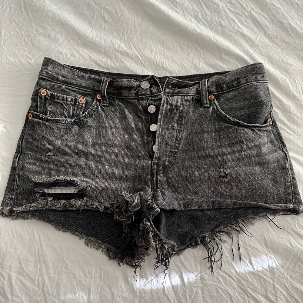 Levi's high rise 501s denim shorts size 28